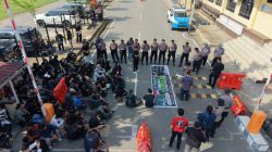 Aksi Damai Mahasiswa Di Polda Kalbar Berlangsung Kondusif Aspirasi Diterima Langsung Oleh Kepolisian