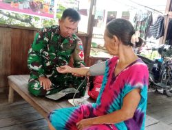 Peduli Kesehatan Warga Satgas TMMD Gelar Layanan Pengobatan Gratis Di Pelosok Desa