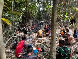 Satgas TMMD ke 129 Kodim 1206/Putussibau Dan Warga Desa Belarung Gelar Makan Bersama Di Lokasi TMMD