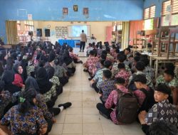 Bentuk Karakter Siswa Baru Kapolsek Sepauk Ingatkan Bahaya Bullying Dan Tertib Lalu Lintas
