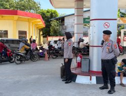 Satbinmas Polres Ketapang Turun Langsung Ke SPBU Ajak Masyarakat Tetap Tenang Dan Tidak Lakukan Panic Buying BBM