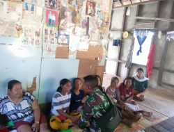 Satgas TMMD Regtas Ke-129 Kodim 1206/Putussibau Berikan Santunan Kepada Warga Dusun Belatung Yang Meninggal Dunia