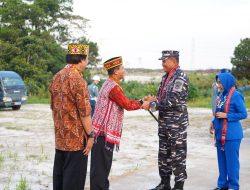 Wujudkan Sinergi TNI Dan Masyarakat Adat Dankodaeral Xll Kunjungi Rumah Betang Mongo Tapis