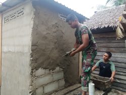 Satgas TMMD Ke-129 Lanjutkan Tahap Plester MCK Rumah Tidak Layak Huni Milik Nining