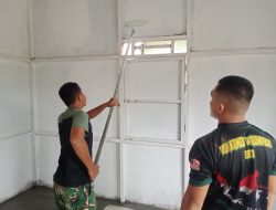 Nining Bangga Rumah Tidak Layak Huni Miliknya Memasuki Tahap Pengecatan Oleh Satgas TMMD Ke-129 Kodim 1208/Sambas