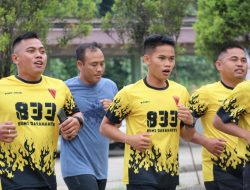 Jaga Fisik Dan Kebersamaan Danrem 121/Abw Olahraga Lari Sore Bersama Para Prajurit Yonif TP 833/Bumi Daranante