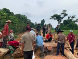 Satgas TMMD Regtas Ke-129 Kodim 1206/Putussibau Hampir Selesaikan Jembatan Nuangan Di Desa Ulak Pauk
