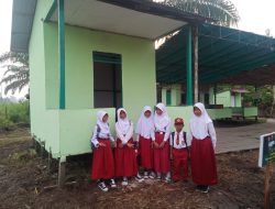 Pelajar Sekolah Dasar Sambut Baik Program TMMD Ke-129 Kodim 1208/Sambas