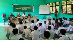 Satgas TMMD Ke-129 Kodim 1206/Putussibau Sosialisasikan Penerimaan TNI AD Kepada Siswa SMA Negeri 01 Martinus