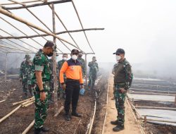 Tinjau Lokasi Karhutla Pangdam XII/Tpr Instruksikan Jajaran Percepat Pemadaman Dan Imbau Warga Tak Bakar Lahan