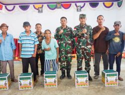 Danrem 121/Abw Tinjau TMMD Regtas Ke-129 Di Desa Ulak Pauk Kapuas Hulu Sapa Warga Dan Berikan Tali Asih Kepada Masyarakat