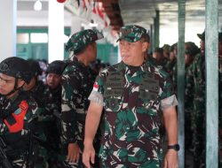 Kasdam XII/Tpr Berikan Pengarahan Kepada Prajurit Satgas Pamtas RI-PNG Mobile Yonif 642/Kps  Selesai  Latihan