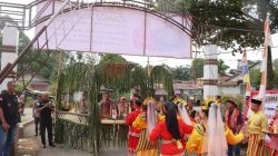 AKBP Askhabul Kahfi, S.I.K. Resmi Disambut Dengan Tradisi Adat Dayak Dan Melayu Sebagai Kapolres Melawi