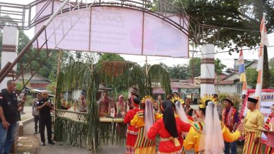 AKBP Askhabul Kahfi, S.I.K. Resmi Disambut Dengan Tradisi Adat Dayak Dan Melayu Sebagai Kapolres Melawi