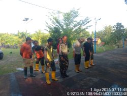 Babinsa Koramil 1202-01/Singkawang Barat Bersama Warga Gelar Kerja Bakti Bersihkan Taman Mangrove Kuala.