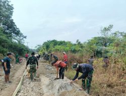 Pengerjaan Rabat Beton Sasaran Fisik TMMD Reguler Ke-129 Terus Dikebut Satgas Dan Warga Desa Tempapan Hulu