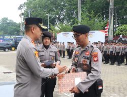 Kapolresta Pontianak Berikan Apresiasi kepada Personel Berprestasi Atas Kepedulian Melayani Masyarakat Di SPBU