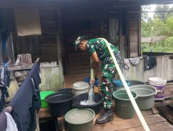 Kodim 1206/Psb Distribusi Bantuan Air Bersih Untuk Warga Trans Kalis Yang Terdampak Keringanan 