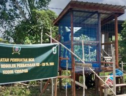 Satgas TMMD Regtas Ke-129 Kodim 1206/Putussibau Pasang Kawat Sinpai Dan Waring Di MCK Masjid Al-Hidayah Desa Ulak Pauk