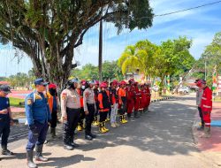 Polres Melawi Bersama BPBD Manggala Agni Dan Masyarakat Terus Berupaya Padamkan Karhutla Di Desa Nusa Kenyikap