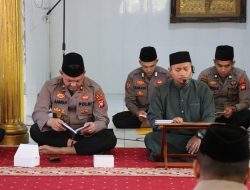 Polres Melawi Gelar Binrohtal Perkuat Keimanan Personel Dan Berbagi Santunan Kepada Santri