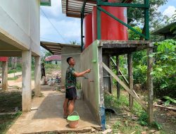 Satgas TMMD Regtas Ke-129 Kodim 1206/Putussibau Lakukan Pengecatan Demi Wujudkan Akses Air Bersih Bagi Jamaah