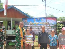 Tim Wasev TMMD Pati Staf Khusus Kasad Serahkan Tali Asih Kepada Warga Desa Ulak Pauk Dan Desa Belatung