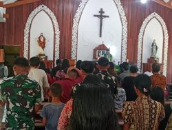Hadir Di Tengah Warga Satgas TMMD ke-129 Laksanakan Ibadah Bersama Di Gereja Santo Fransiskus Xaverius Ulak Pauk
