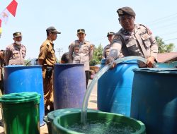 Polres Ketapang Salurkan 16 Ton Air Bersih untuk Warga Tanjung Baik Budi Wujud Kepedulian Polri Di Tengah Kemarau
