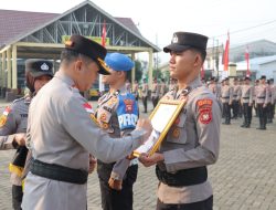 Kapolres Sambas Pimpin Upacara PTDH Personel Komitmen Tegakkan Disiplin Dan Kode Etik