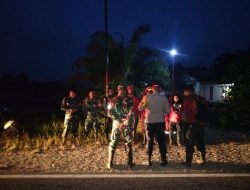 Polres Ketapang Bersama Jajaran Dan Tim Gabungan Patroli Padamkan Karhutla Di MHU