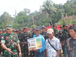 Irdam XII/Tanjungpura Didampingi Kasrem 121/Abw Dandim 1206/Putussibau Dan Forkopimda Kapuas Hulu Berbagi