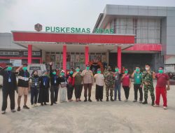 Koramil 1210-04/Sengah Temila Bagikan Masker Untuk Cegah Dampak Asap Karhutla