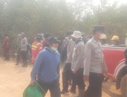 Sinergitas Polri Bersama Instansi Terkait Tangani Karhutla Di Muara Pawan Tim Gabungan Berhasil Padamkan 2 Hektare Lahan