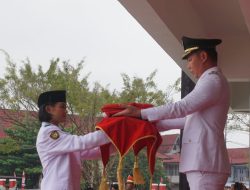 Khidmat Dan Penuh Semangat Dandim 1206/Putussibau Bersama Forkopimda Hadiri Upacara HUT Ke-81 Kemerdekaan RI Di Gedung Satap Kapuas Hulu