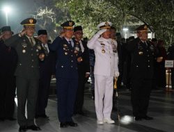 Peringati HUT Ke-81 RI Danrem 121/Abw Ikuti Apel Kehormatan Dan Renungan Suci Di TMP Dharma Patria Jaya