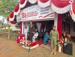 Danramil 1206-13/Bunut Hulu Pimpin Upacara Penurunan Bendera HUT Ke-80 RI Di Lapangan Mentebah