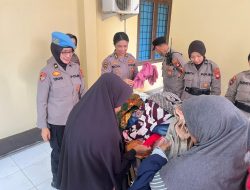 Semarak Hari Jadi Polwan Ke-78,Polwan Polda Kalbar Berbagi Barang Layak Pakai Untuk Masyarakat