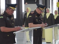 Kajati Kalbar Lantik Dan Ambil Sumpah Jabatan Aspema Dan Kajari Landak Tekankan integritas Dan Marwah Kejaksaan