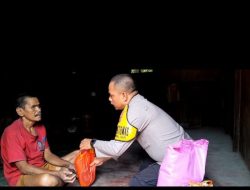 Bhabinkamtibmas Polsek Sungai Laur Salurkan Bantuan Sembako Kepada Warga Kurang Mampu