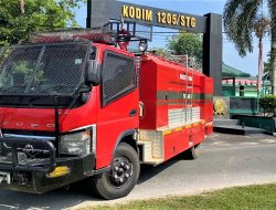 Gerak Cepat Kodim 1205/Sintang Bawa Water Tank Bantu Percepat Penanganan Karhutla