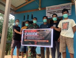 Pj. Danramil Embaloh Hilir Terjun Langsung Berikan Himbauan Karhutla Dan Bagikan Masker Di Desa Ujung Bayur