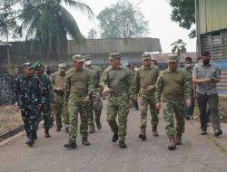 Danrem 121/Abw Dampingi Pangdam XII/Tpr Terima Dan Beri Pengarahan personel Satgas Karhutla wilayah Kalimantan Barat