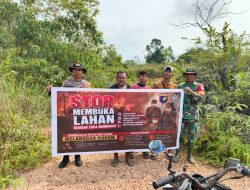 Terus Ditunjukkan, Babinsa Embaloh Hulu Bersama Polsek Embaloh Hulu Gencarkan Himbauan Larangan Karhutla Di Desa Langan Baru