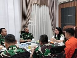 Cegah Bencana Sejak Dini Dandim 1204/Sanggau-Sekadau Dampingi Tim Pantau Gelar Sosialisasi Penanggulangan Karhutla