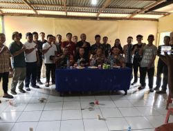 PJ. Danramil 1206-05/Embaloh Hulu Bersama Forkopimcam Komsos Serta Toko Masyarakat Bahas Distribusi BBM