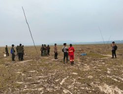 PJ. Danramil Batang Lupar Bersama Personil Gabungan Berjibaku Atasi Karhutla 