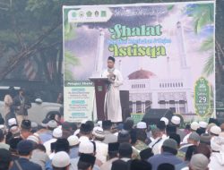 Hadapi Musim Kemarau Personel Polda Kalbar Laksanakan Sholat Istisqa