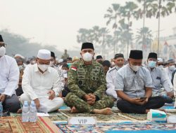 Memanjatkan Doa Diturunkan Hujan Pangdam XII/Tpr Bersama Ribuan Warga Pontianak Laksanakan Shalat Istisqa