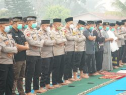 Di Tengah Kabut Asap Dan Kekeringan Polres Bengkayang Gelar Sholat Istisqa Dan Doa Bersama Lintas Agama